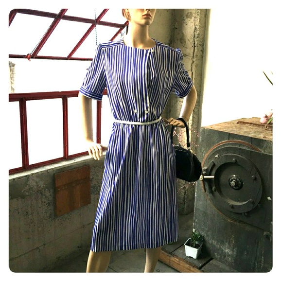 Dresses & Skirts - Vintage 80s poly secretary dress